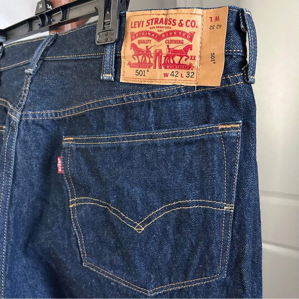 Men’s Levi’s 501 Dark Wash Original Fit Denim Jeans Size 42x32 |C61